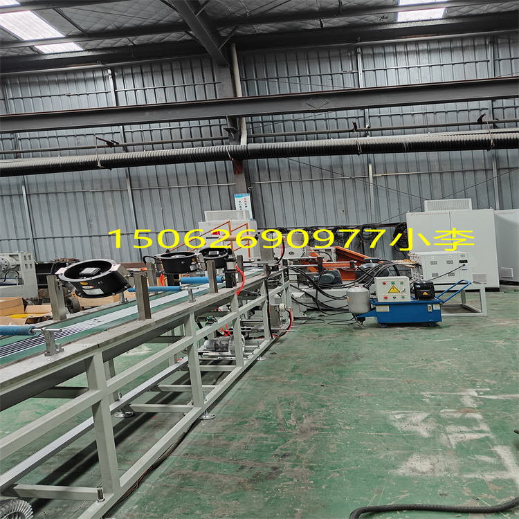 微信图片_20250929094248车灯丁基密封条挤出机100单螺杆挤出机产能100-150公斤每小时,6个孔八个直径,收卷