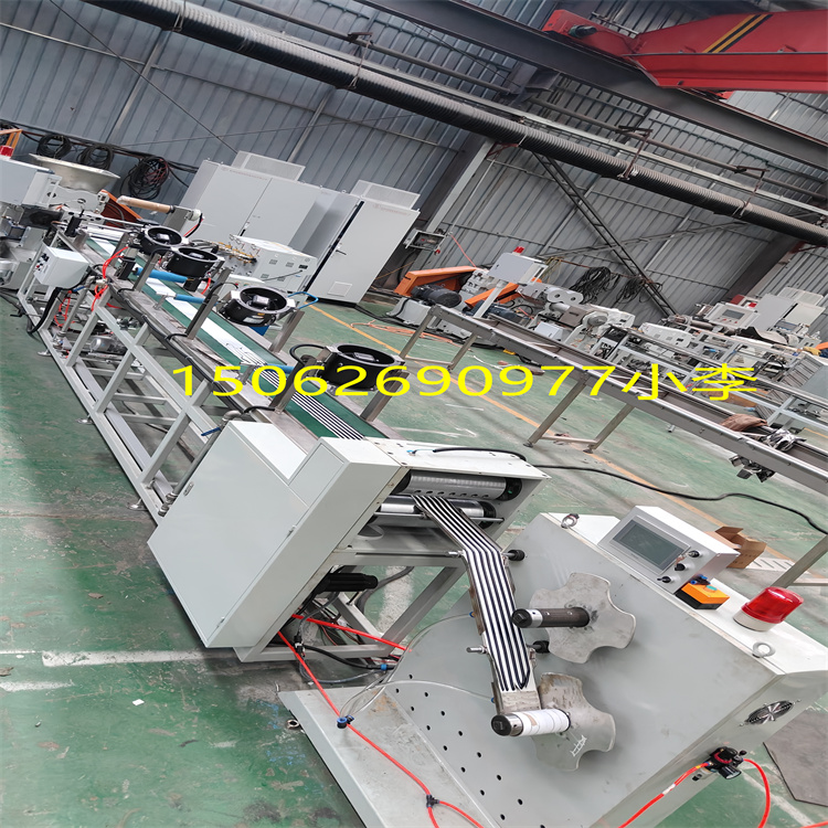 微信图片_20250929093525车灯丁基密封条挤出机100单螺杆挤出机产能100-150公斤每小时,6个孔八个直径,收卷