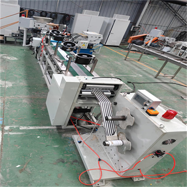 微信图片_20251013112101车灯丁基密封条挤出机产 能100-150公斤每小时收卷的