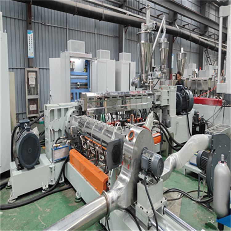 65D150双阶热切机组物料PVC电缆料产量24小时16吨，也客户做PE85碳酸钙母粒产量是每小时1吨01