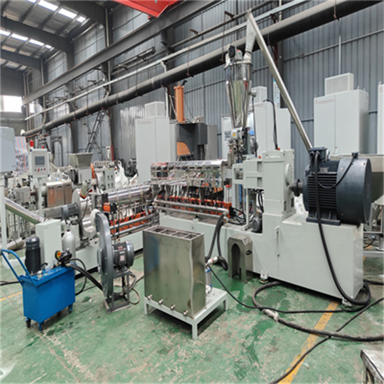 65D150双阶热切机组物料PVC电缆料产量24小时16吨,也客户做PE85碳酸钙母粒产量是每小时1吨444