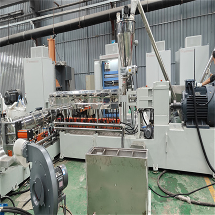 微信图片_2025092314290465D150双阶热切机组物料PVC电缆料产量24小时16吨,也客户做PE85碳酸钙母粒产量是每小时1吨