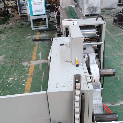 丁基胶带挤出机1