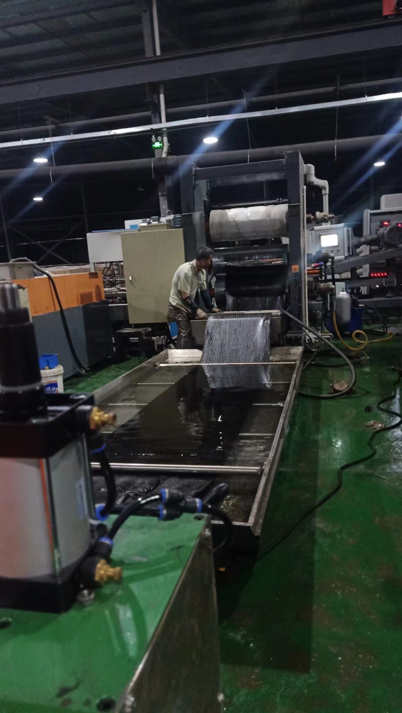 丁基沥清片材挤出机.jpg2